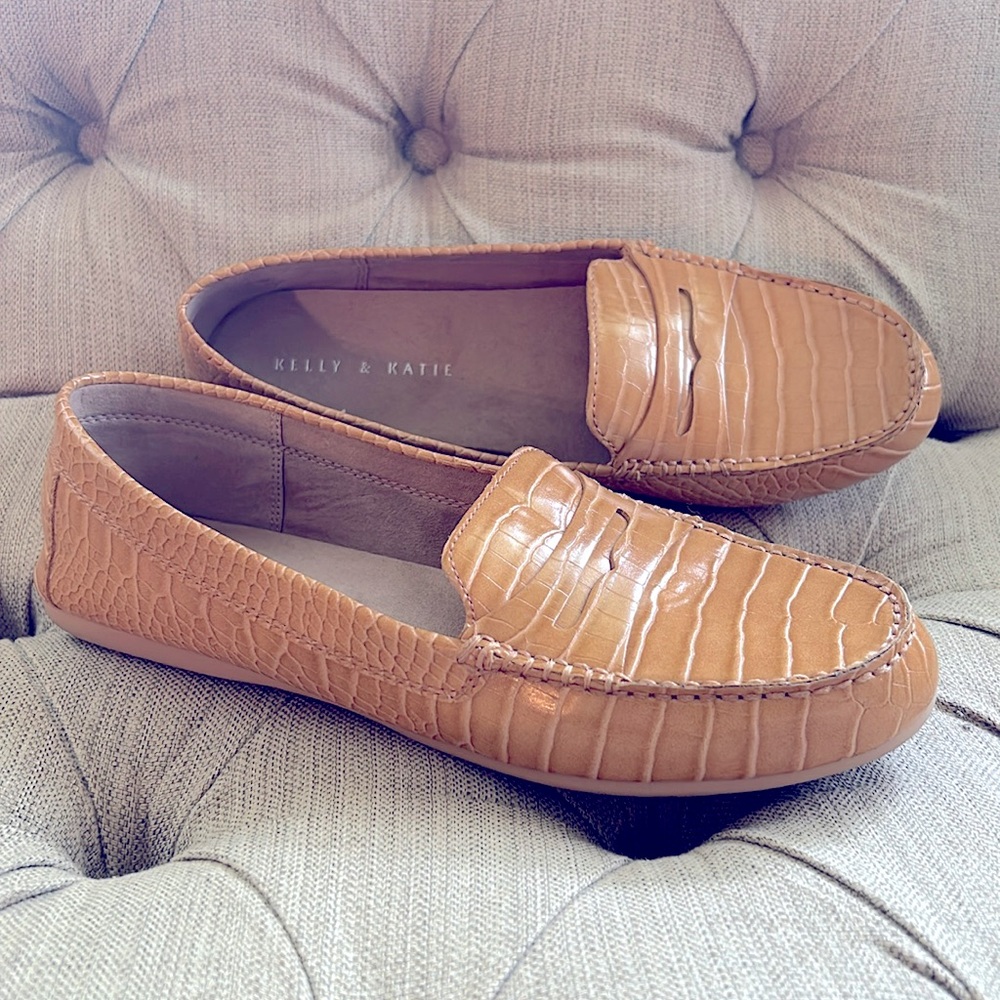 NWOT Kelly & Katie Men’s Faux Snakeskin Slip On Loafers